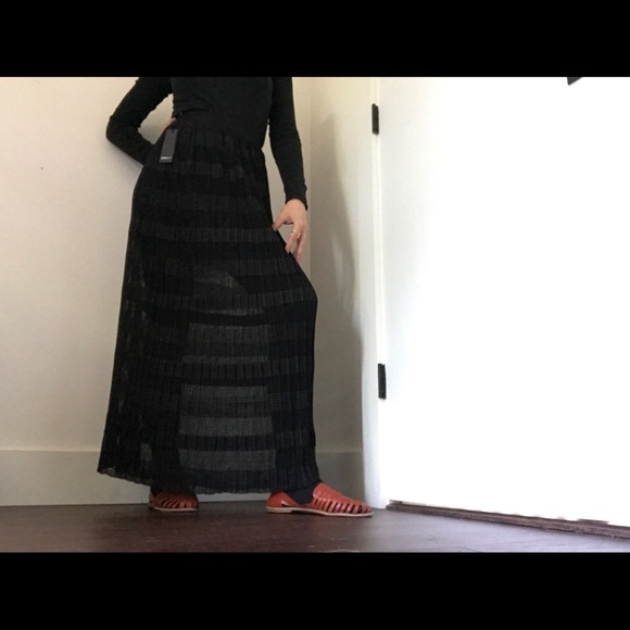 Forever 21 NWT Black Sheer/Square Print Maxi Skirt - Picture 4 of 11